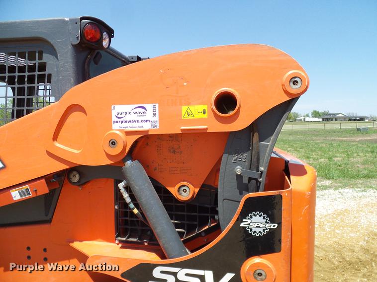 image for item DD1289 2016 Kubota SSV75 skid steer