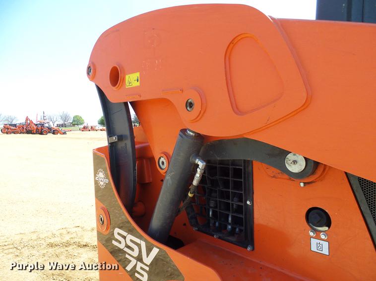 image for item DD1289 2016 Kubota SSV75 skid steer