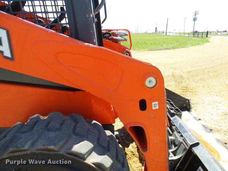 image for item DD1289 2016 Kubota SSV75 skid steer