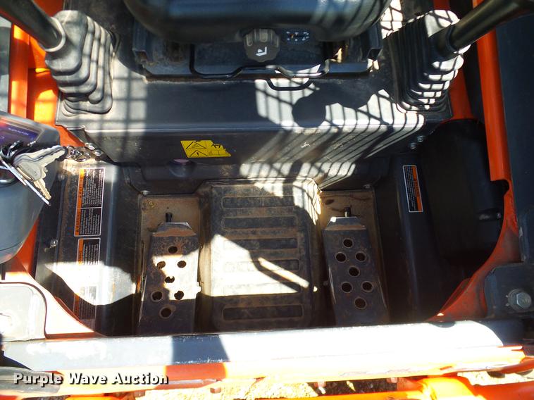 image for item DD1290 2016 Kubota SSV65 skid steer