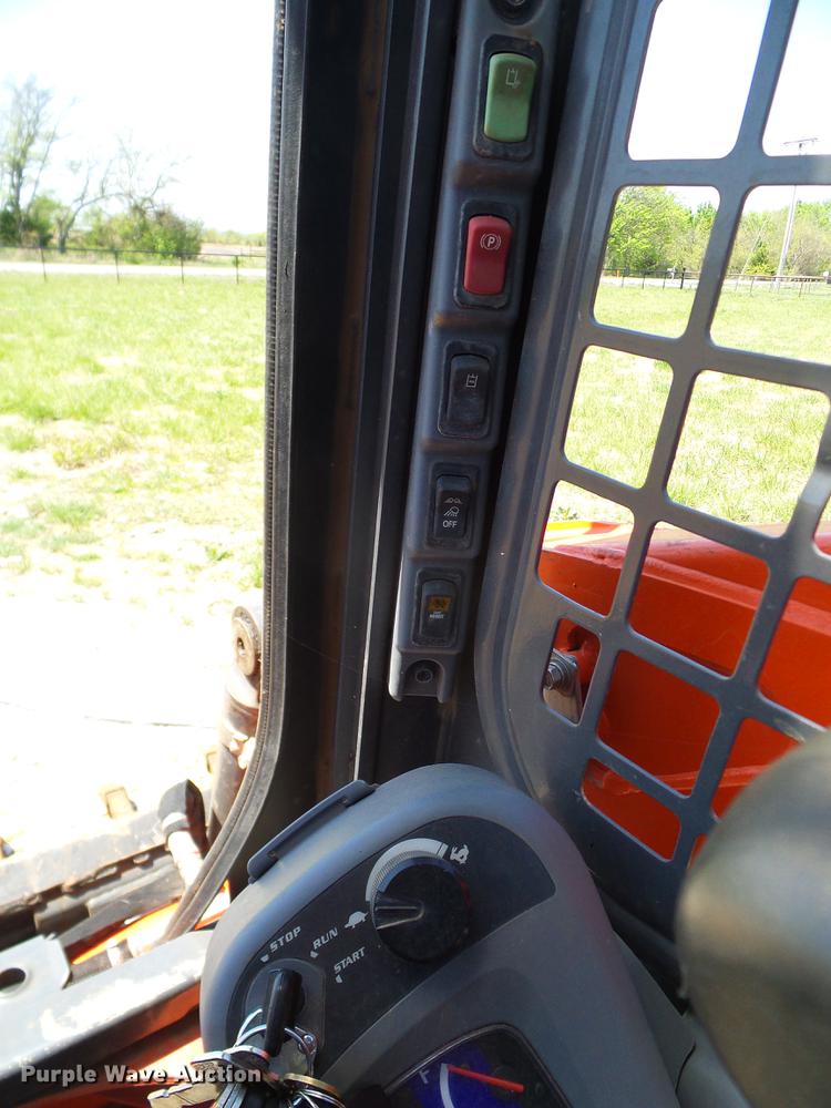 image for item DD1290 2016 Kubota SSV65 skid steer