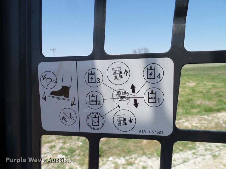 image for item DD1290 2016 Kubota SSV65 skid steer