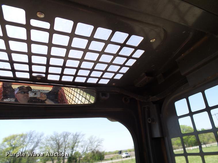 image for item DD1290 2016 Kubota SSV65 skid steer