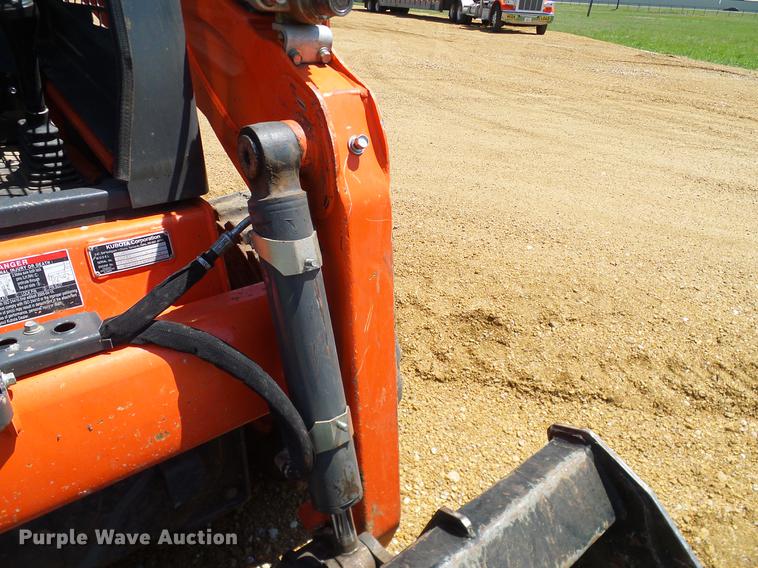 image for item DD1290 2016 Kubota SSV65 skid steer