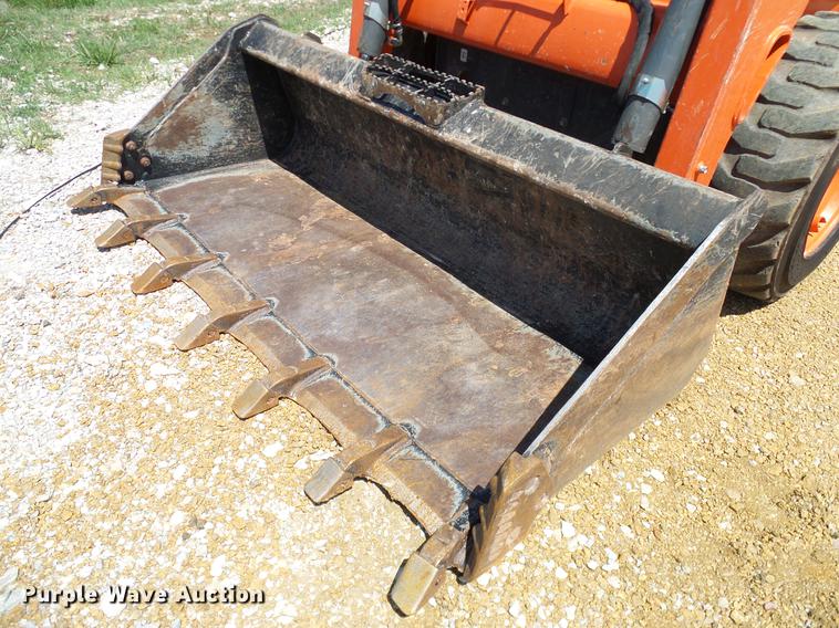 image for item DD1290 2016 Kubota SSV65 skid steer