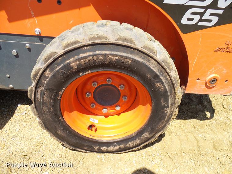image for item DD1290 2016 Kubota SSV65 skid steer