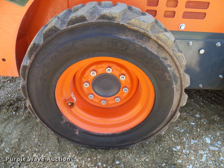 image for item DD1290 2016 Kubota SSV65 skid steer