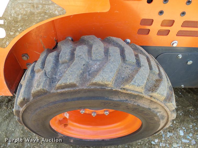 image for item DD1290 2016 Kubota SSV65 skid steer