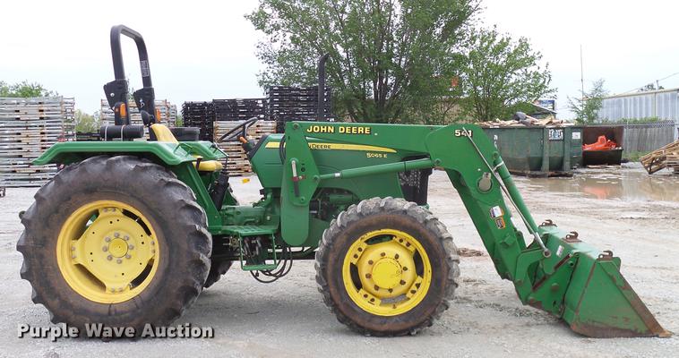 image for item DD8168 2013 John Deere 5065E MFWD tractor