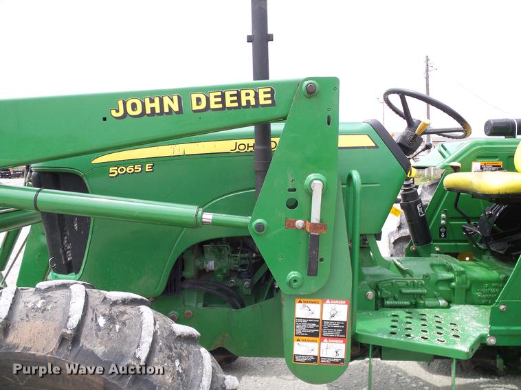 image for item DD8168 2013 John Deere 5065E MFWD tractor