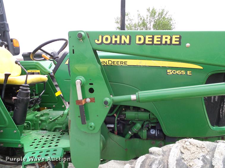 image for item DD8168 2013 John Deere 5065E MFWD tractor
