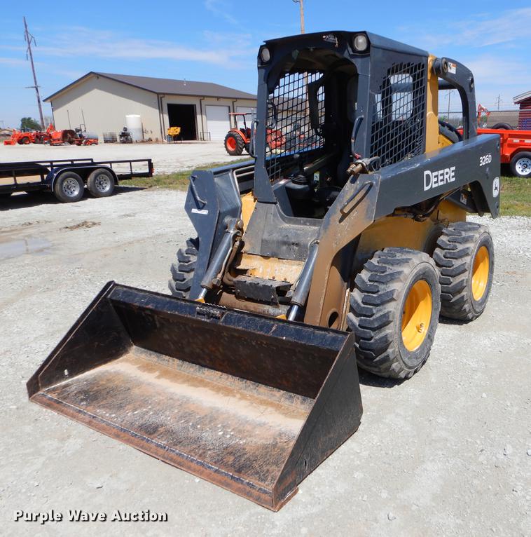 image for item EI9018 2010 John Deere 326D skid steer