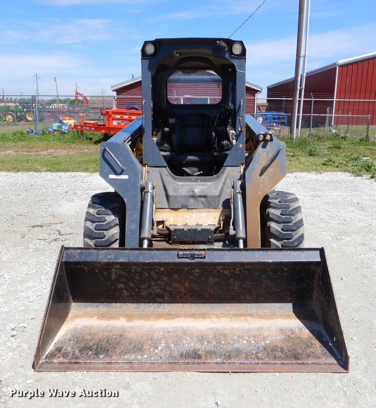 image for item EI9018 2010 John Deere 326D skid steer