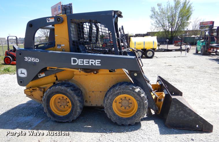 image for item EI9018 2010 John Deere 326D skid steer