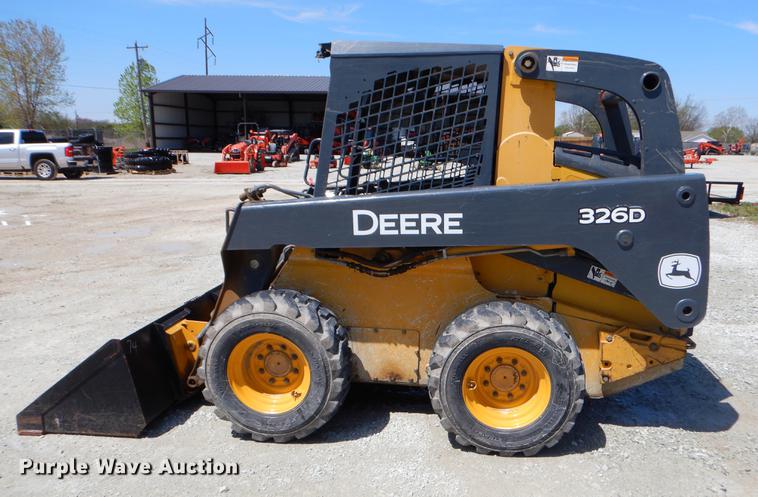 image for item EI9018 2010 John Deere 326D skid steer