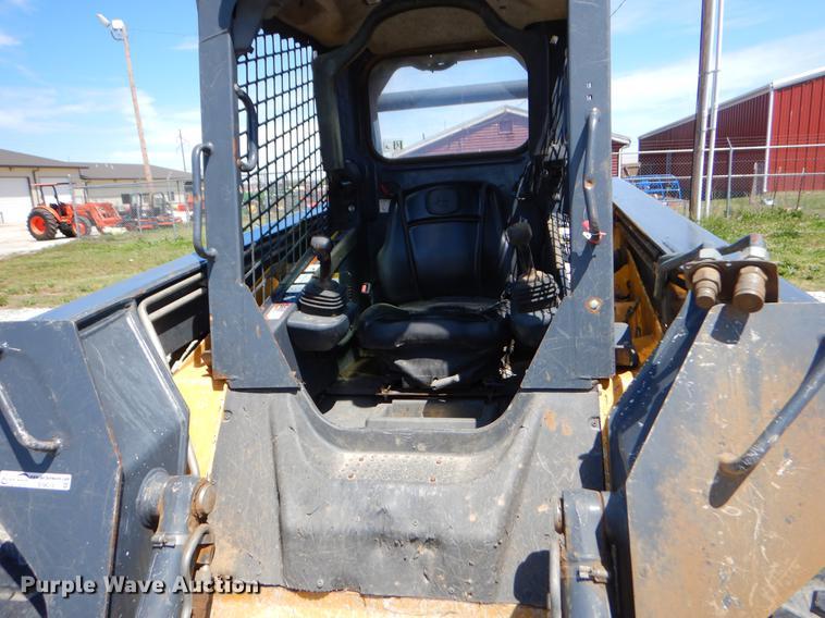 image for item EI9018 2010 John Deere 326D skid steer