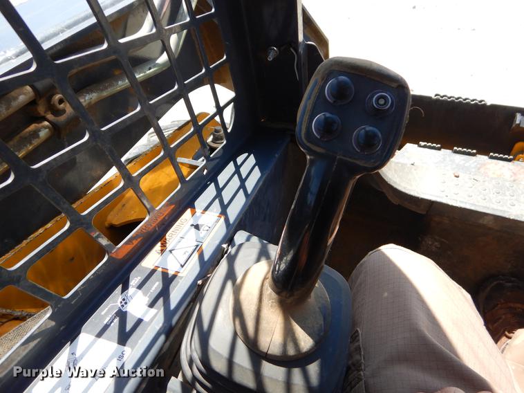 image for item EI9018 2010 John Deere 326D skid steer