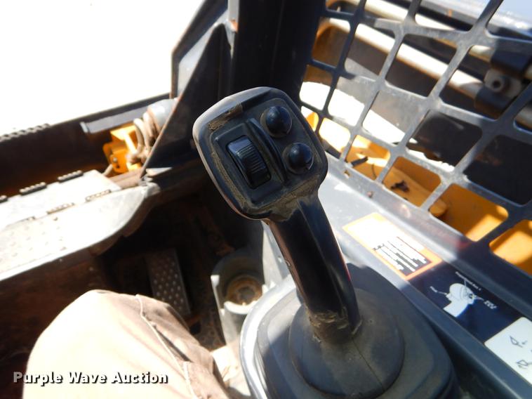 image for item EI9018 2010 John Deere 326D skid steer