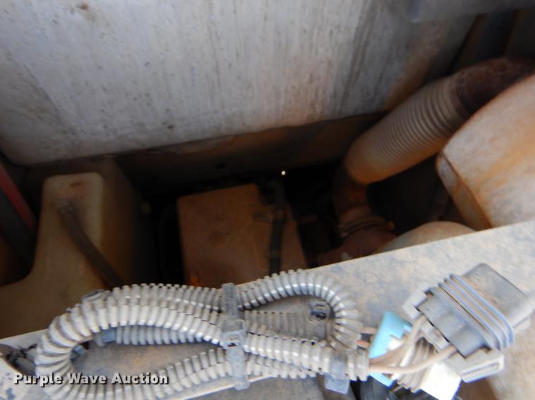 image for item EI9018 2010 John Deere 326D skid steer