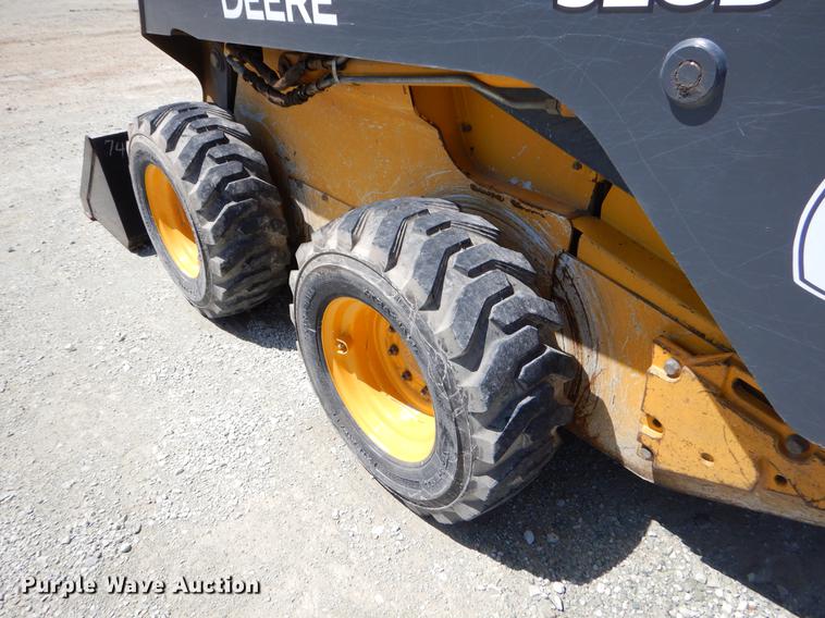 image for item EI9018 2010 John Deere 326D skid steer