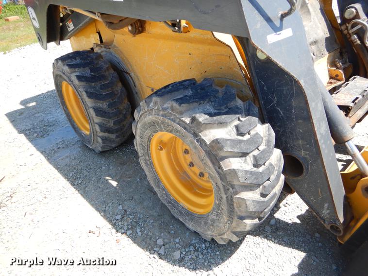 image for item EI9018 2010 John Deere 326D skid steer