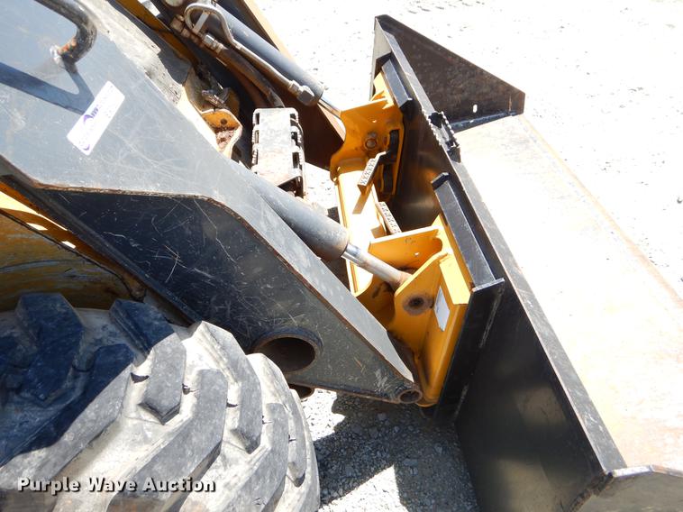 image for item EI9018 2010 John Deere 326D skid steer