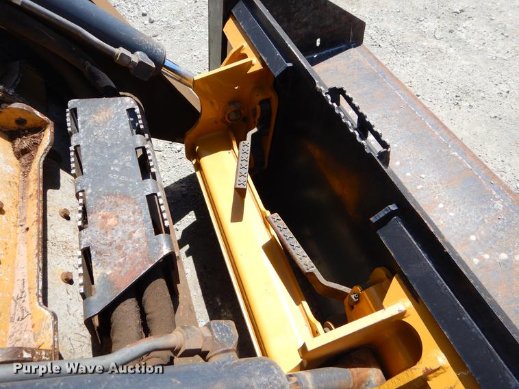 image for item EI9018 2010 John Deere 326D skid steer