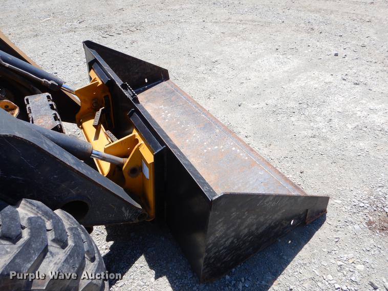 image for item EI9018 2010 John Deere 326D skid steer