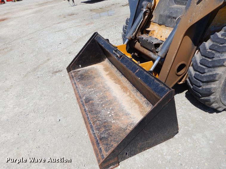 image for item EI9018 2010 John Deere 326D skid steer