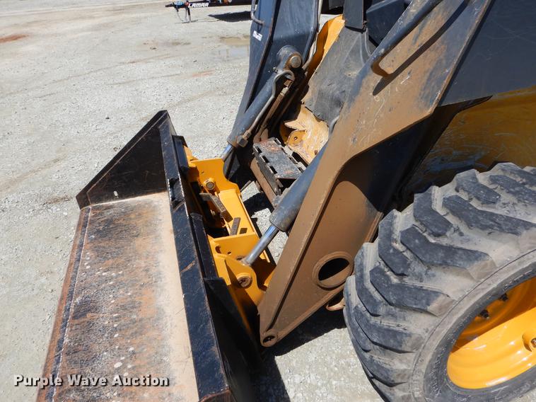 image for item EI9018 2010 John Deere 326D skid steer
