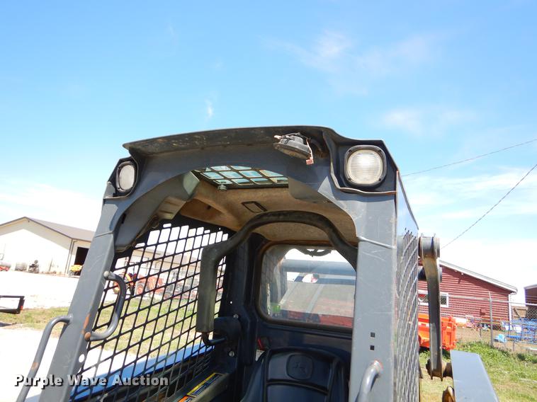 image for item EI9018 2010 John Deere 326D skid steer