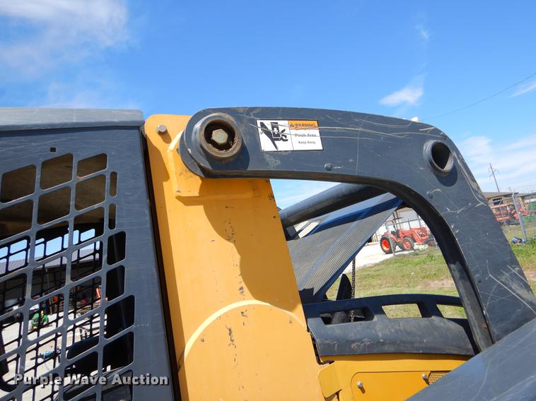 image for item EI9018 2010 John Deere 326D skid steer