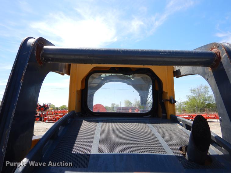 image for item EI9018 2010 John Deere 326D skid steer