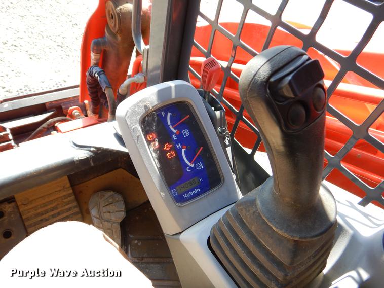image for item EI9023 2013 Kubota SVL90-2 skid steer
