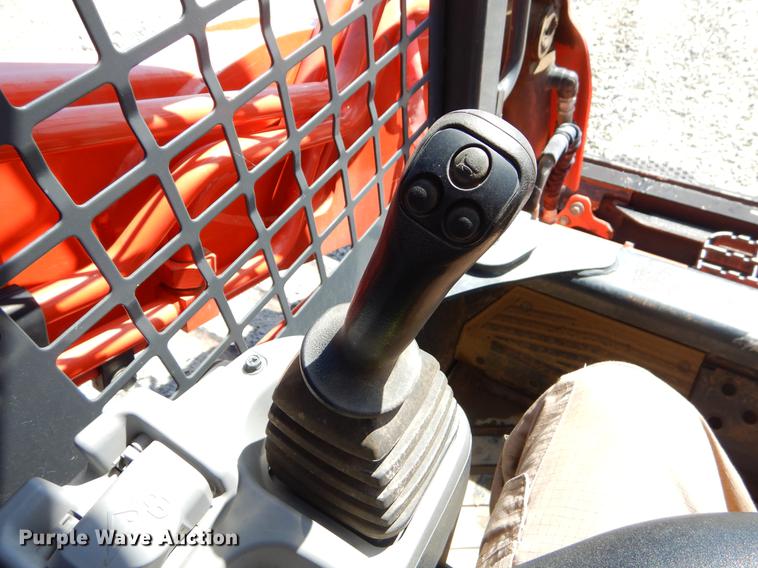 image for item EI9023 2013 Kubota SVL90-2 skid steer
