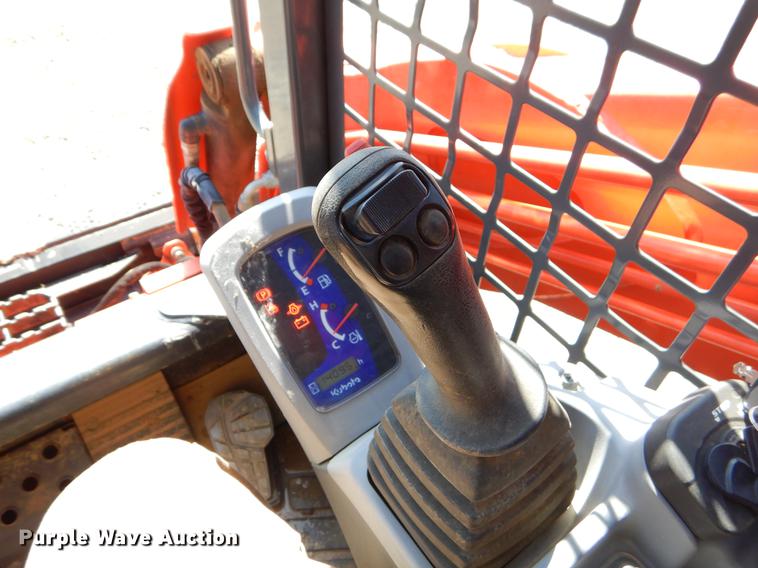 image for item EI9023 2013 Kubota SVL90-2 skid steer