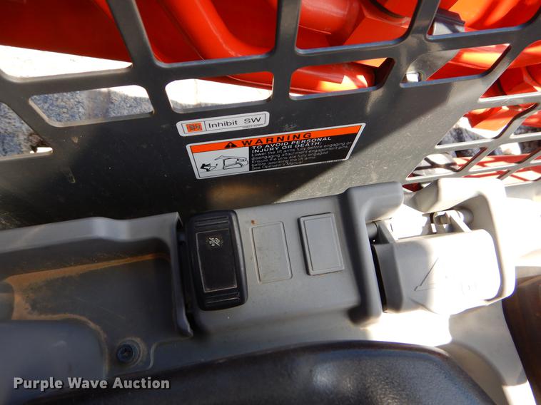 image for item EI9023 2013 Kubota SVL90-2 skid steer