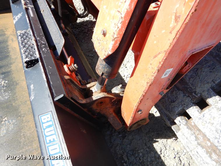 image for item EI9023 2013 Kubota SVL90-2 skid steer
