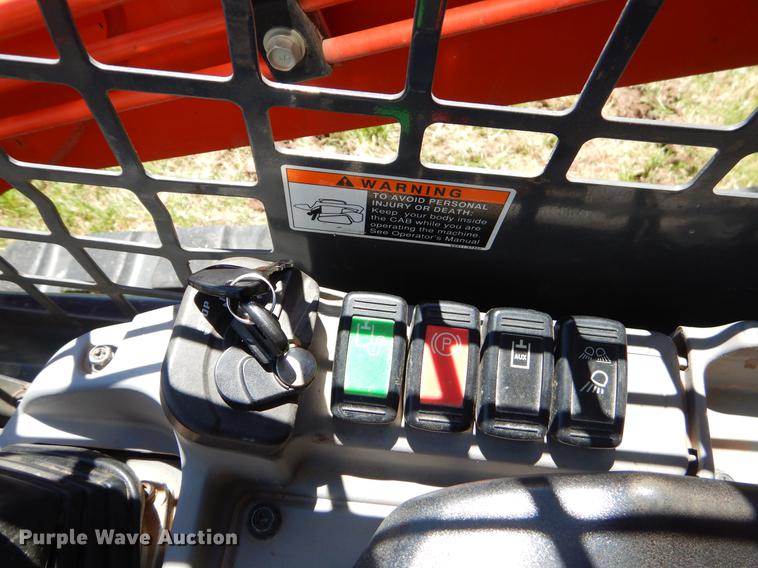 image for item EI9034 2013 Kubota SVL75-2 skid steer