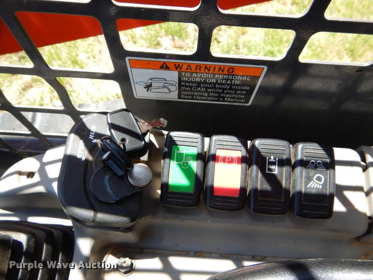 image for item EI9035 2015 Kubota SVL75-2 skid steer