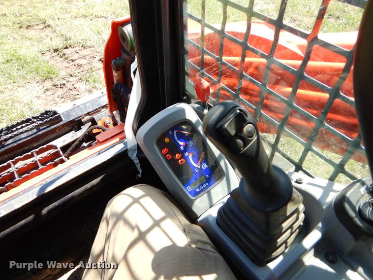 image for item EI9039 2015 Kubota SVL75-2 skid steer