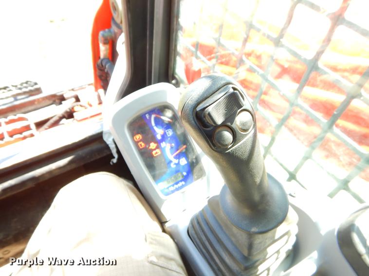 image for item EI9039 2015 Kubota SVL75-2 skid steer