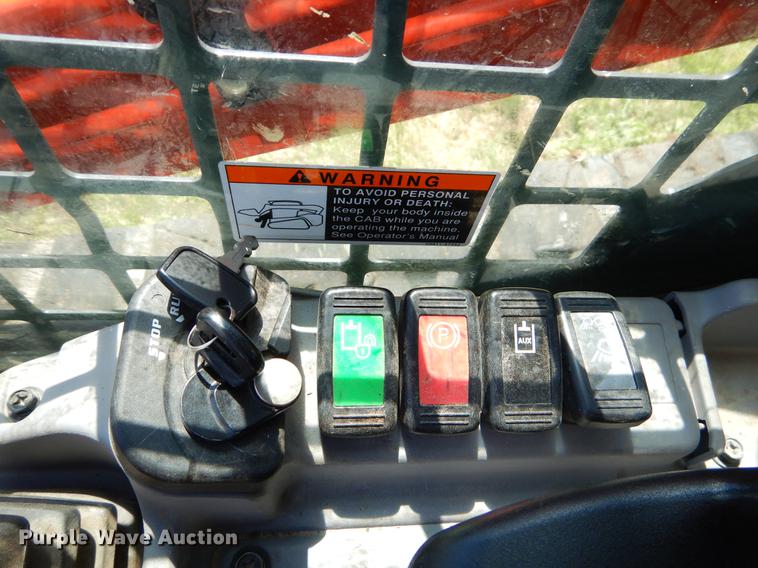 image for item EI9039 2015 Kubota SVL75-2 skid steer