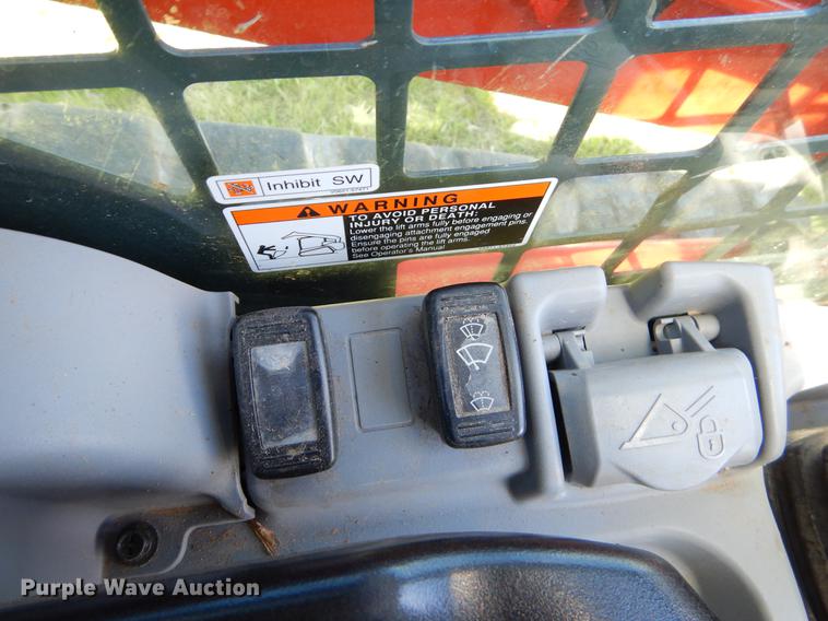 image for item EI9039 2015 Kubota SVL75-2 skid steer