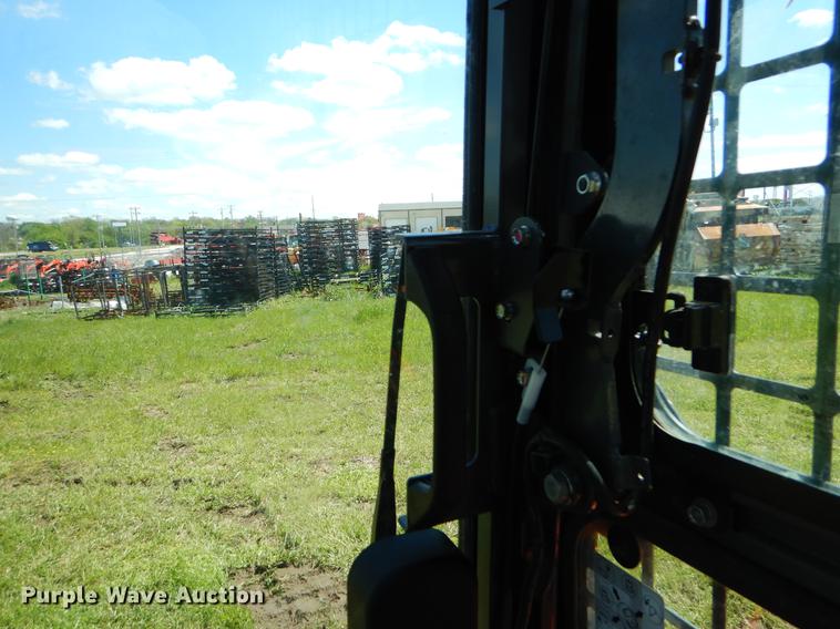 image for item EI9039 2015 Kubota SVL75-2 skid steer