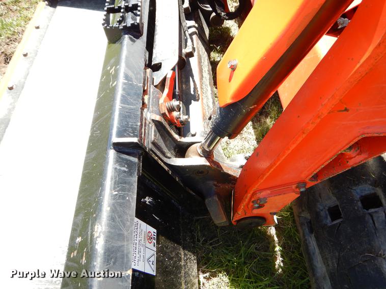 image for item EI9039 2015 Kubota SVL75-2 skid steer