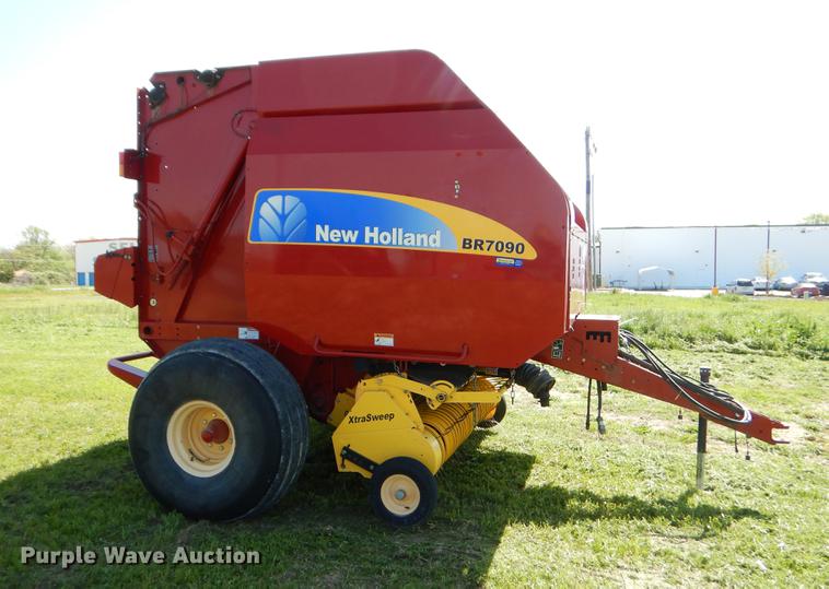 image for item EI9042 2011 New Holland BR7090 round baler