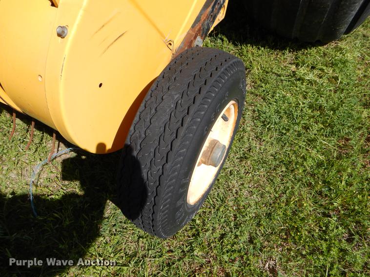 image for item EI9042 2011 New Holland BR7090 round baler