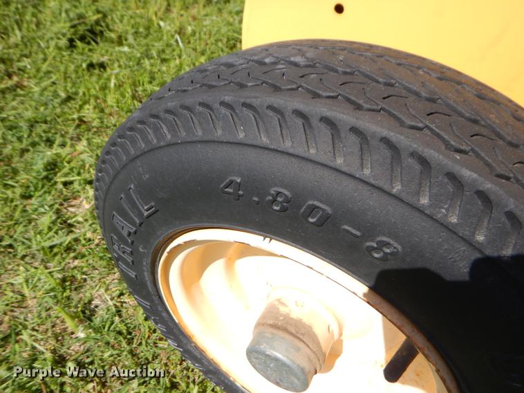 image for item EI9042 2011 New Holland BR7090 round baler