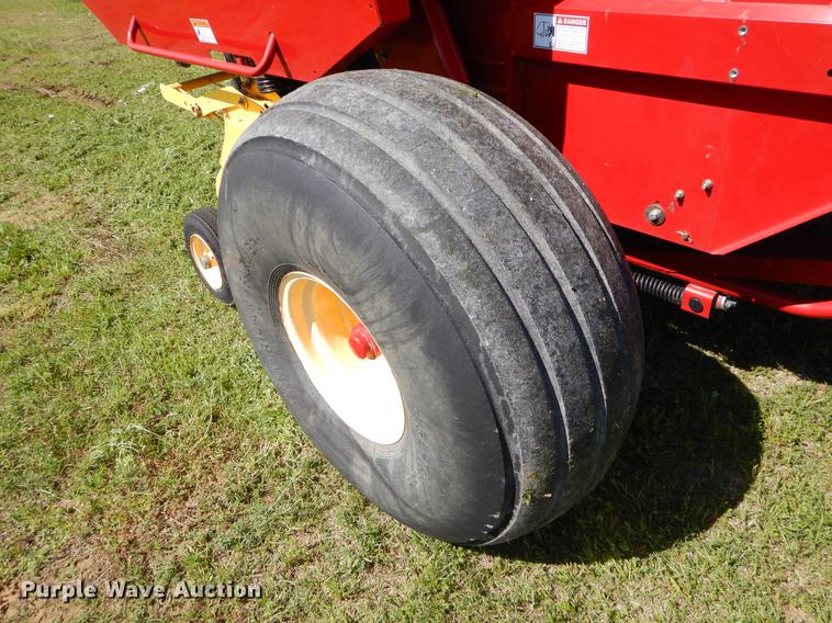 image for item EI9042 2011 New Holland BR7090 round baler